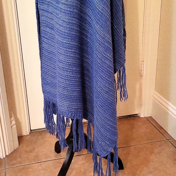 LulaRoe Pretty Fringe Shawl Cardigan - Picture 11 of 14